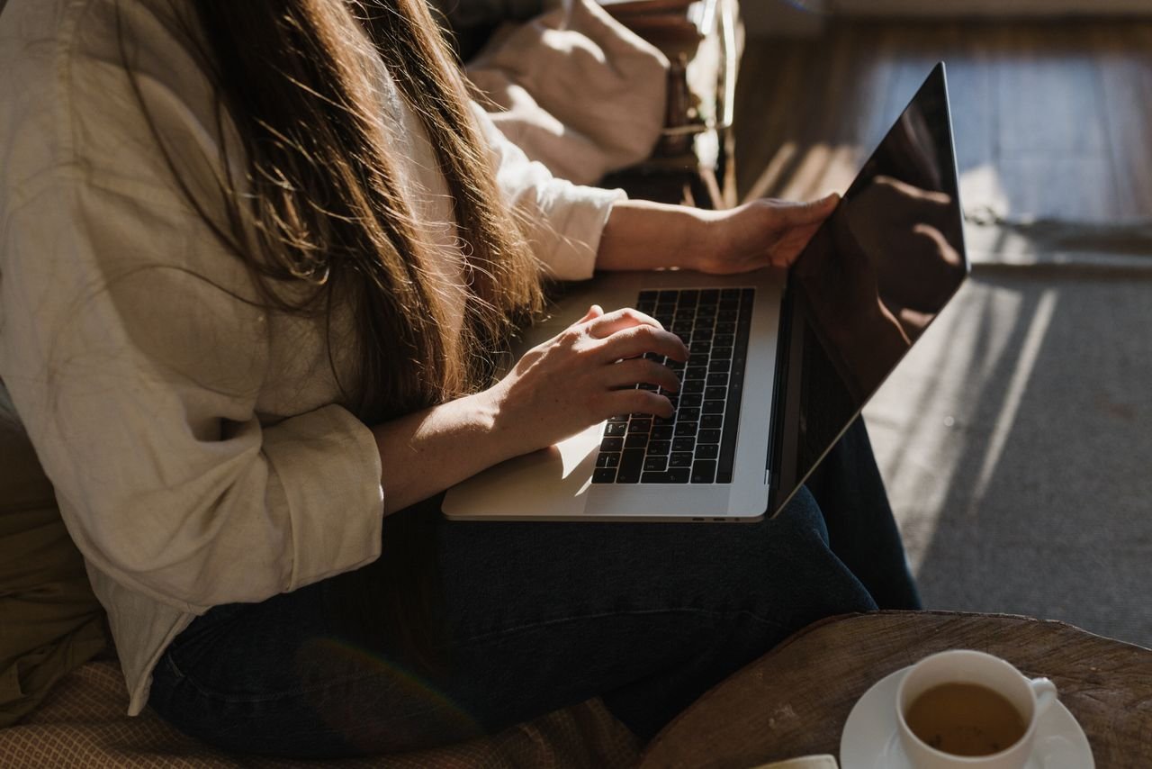 person working on laptop in a relaxed way